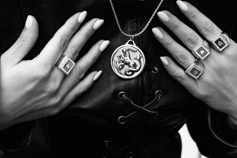 WHITE HEART WG signet ring
